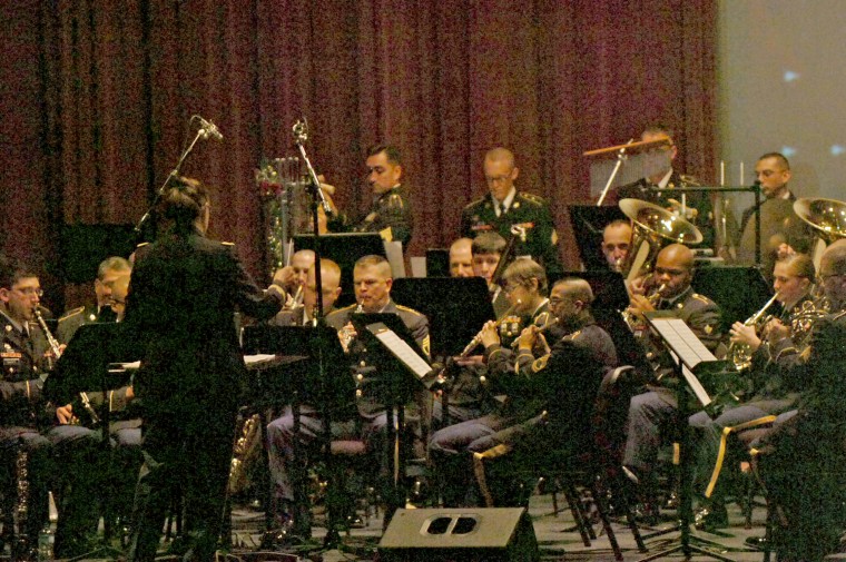 1st Cavalry Band plays holiday concert